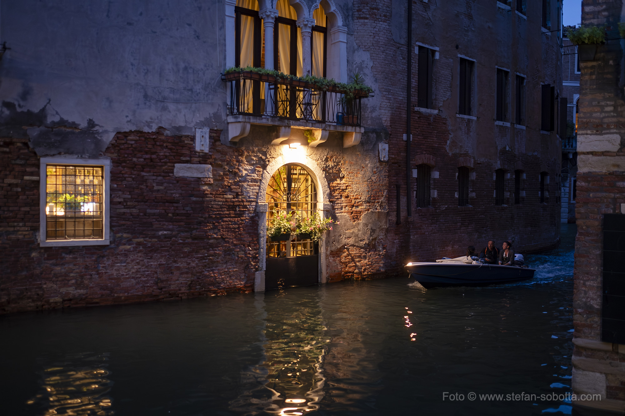 Nacht in den Kanälen